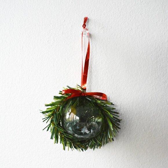 Christmas Wreath Shaker Ornament With Red Bow Handmade Christmas Decor - Picture 1 of 3